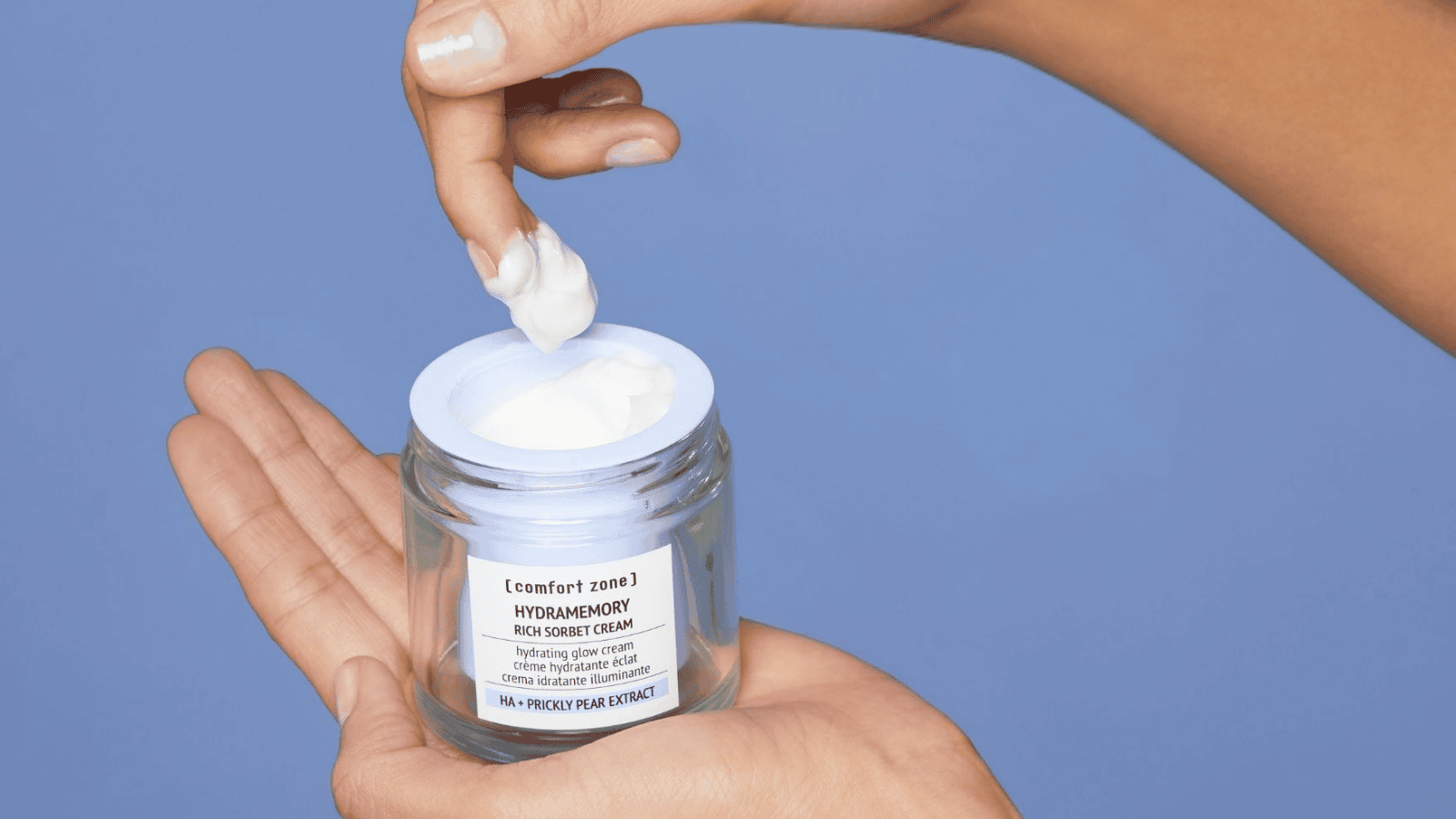 Hydramemory hudplejerutine der viser hvordan fugt som fundament forbedrer hudens komfort og optagelse ved årstidsskifte.