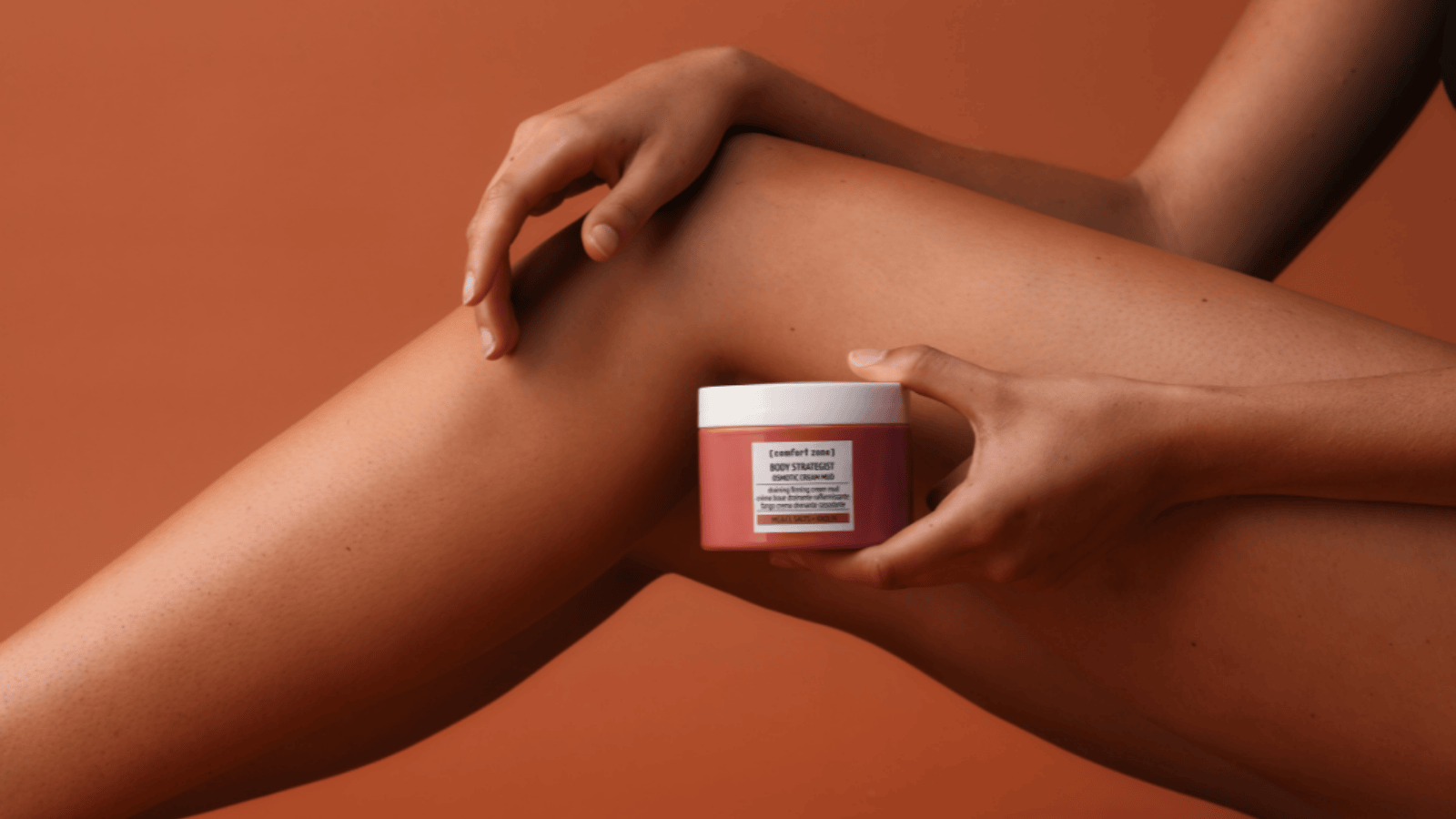 Bodystrategist kropsplejerutine og 30 Days kits til opstramning, fastere hud og forbedret hudstruktur.