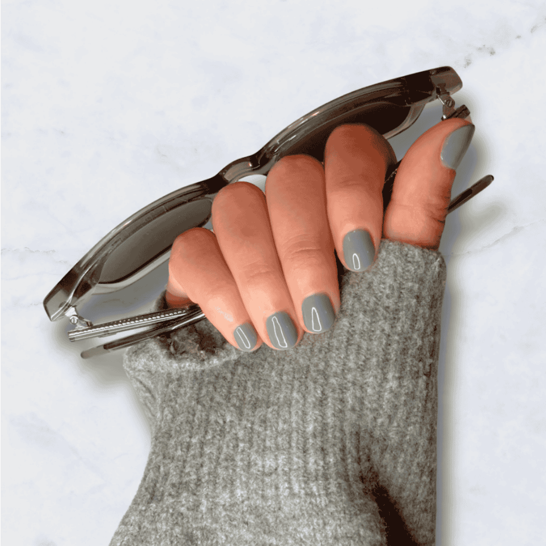 CND Vinylux Whisper #299 – Kølig grå neglelak i lys