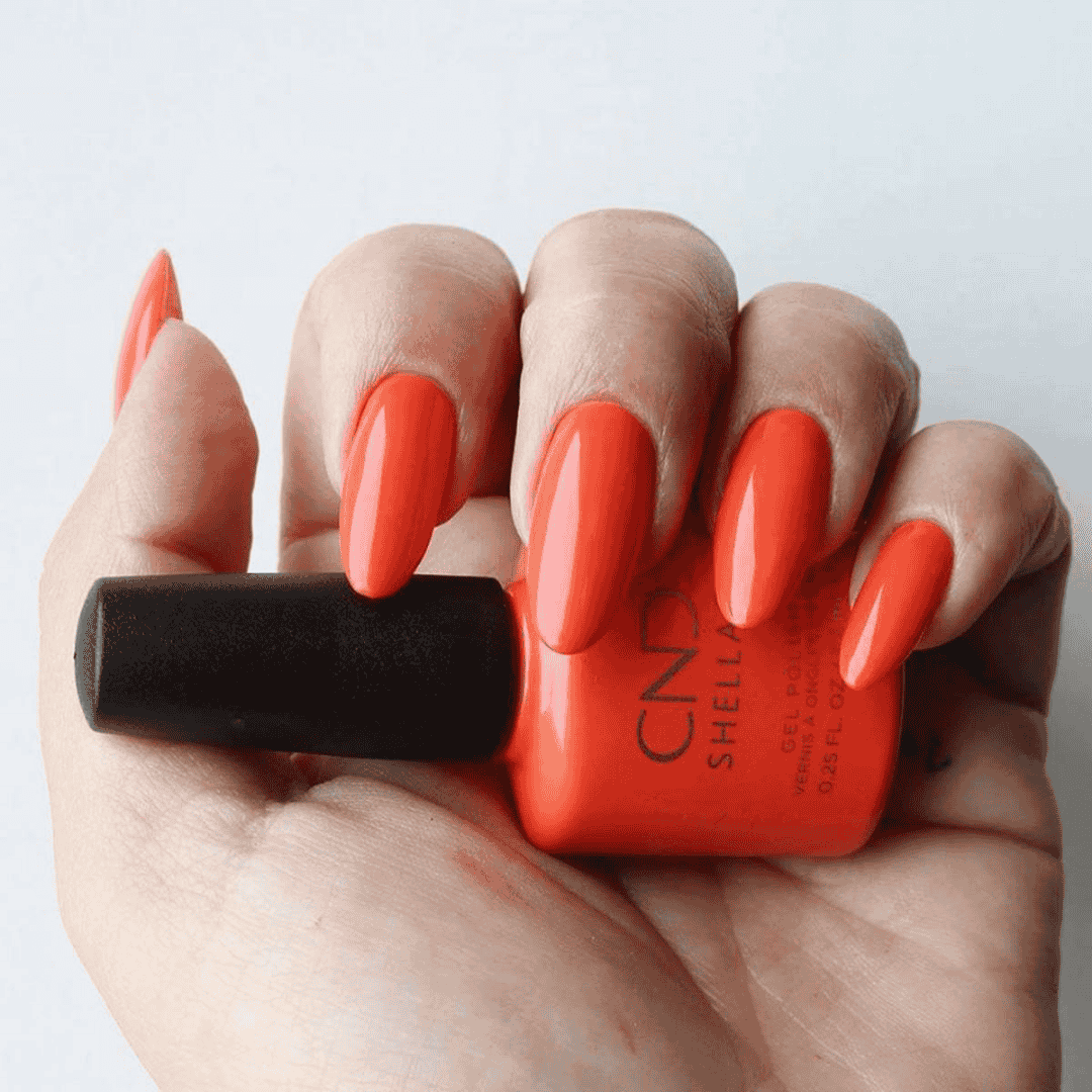 CND Vinylux B-day Candle #322 – Papaya-orange neglelak i lys
