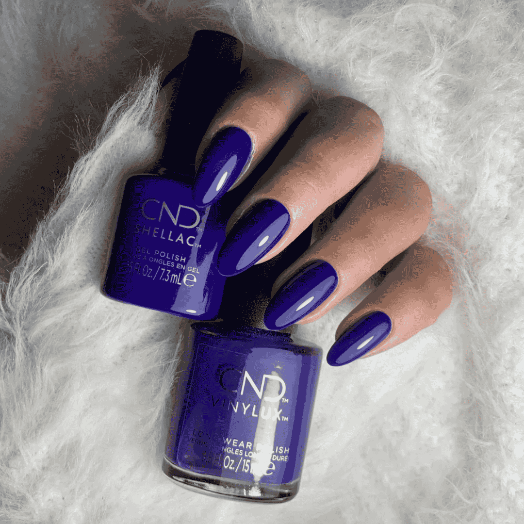 CND Vinylux Battle Royale #484 – Dyb lilla neglelak close-up