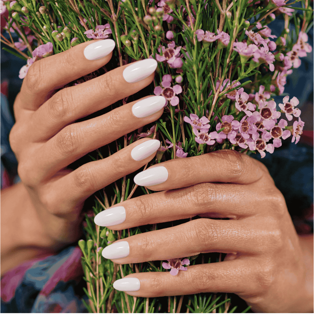 CND Vinylux Lady Lilly #348 – Klar hvid nuance close-up