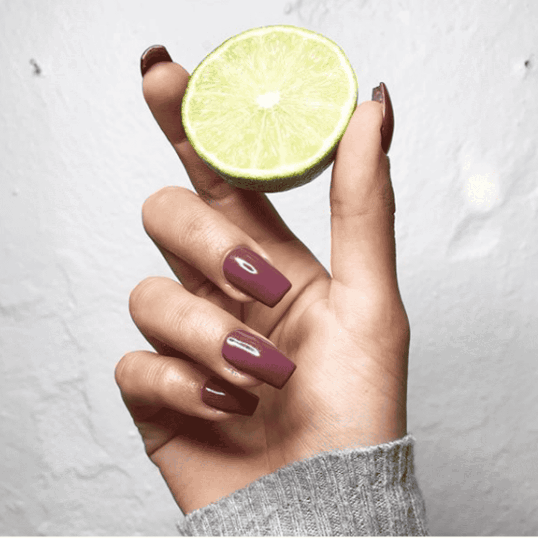 CND Vinylux Married to the Mauve #129 – Mauve cream finish close-up