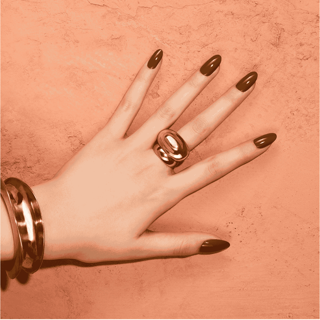 CND Vinylux Olive Grove #403 – Mørkegrøn neglelak i lys