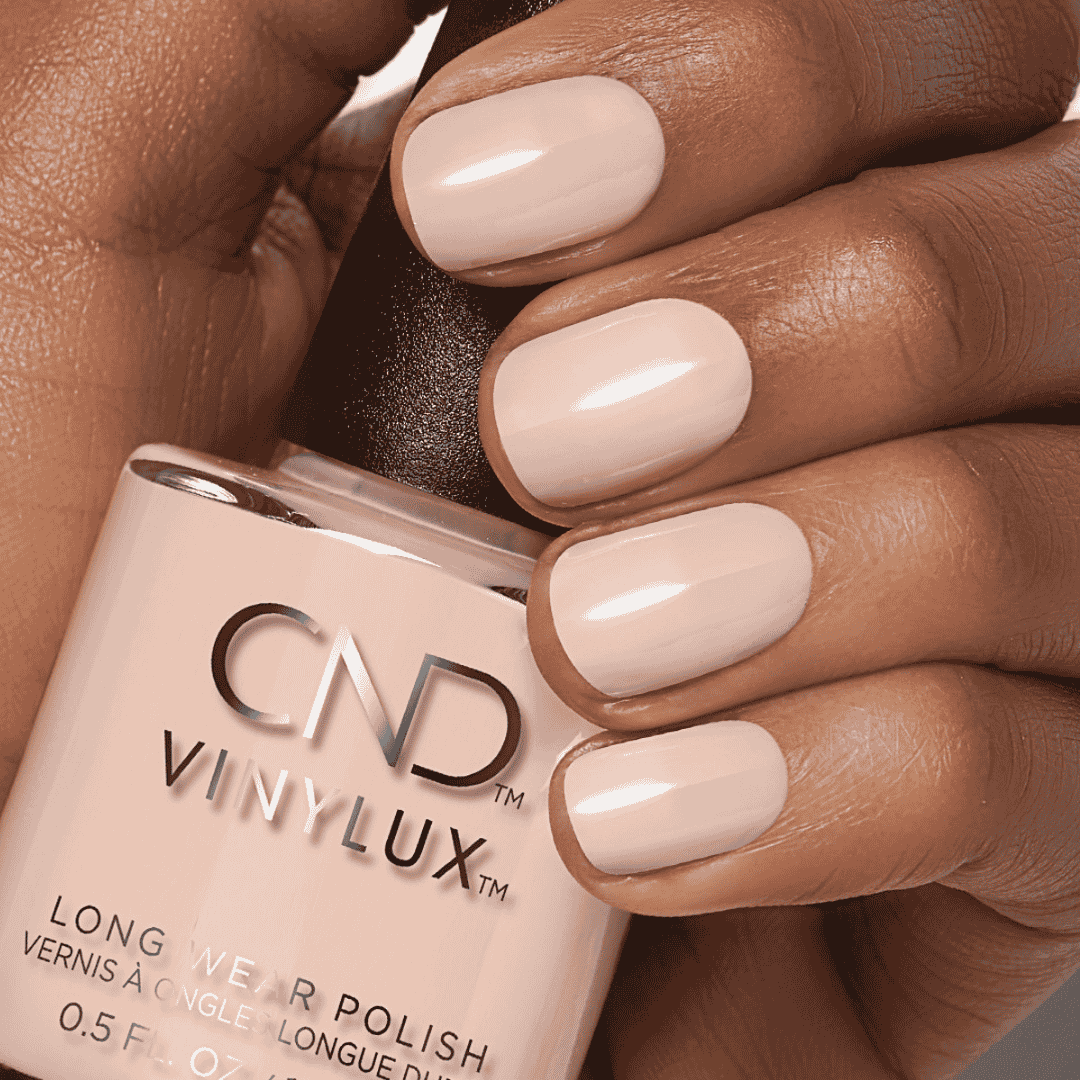 CND Vinylux Satin Slippers #297 – Hvid med pink undertone på negle