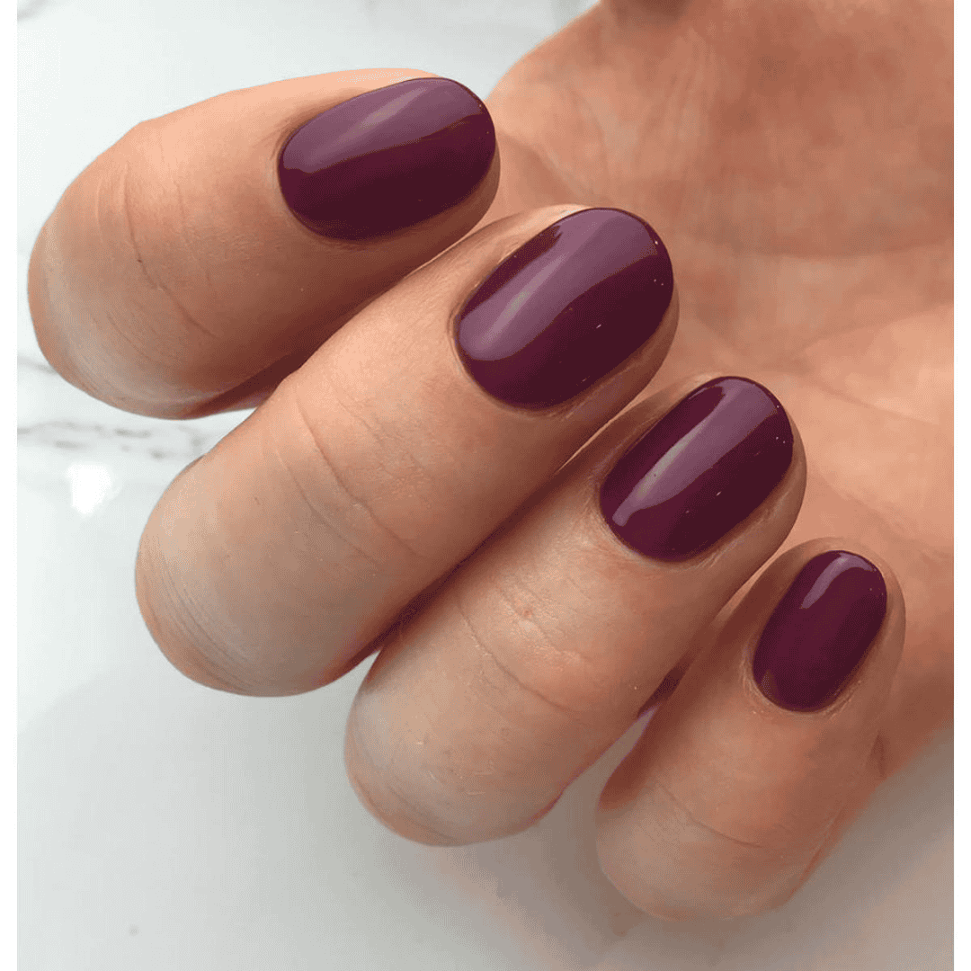 CND Vinylux Secret Diary #323 – Kold orkidé-lilla neglelak på negle