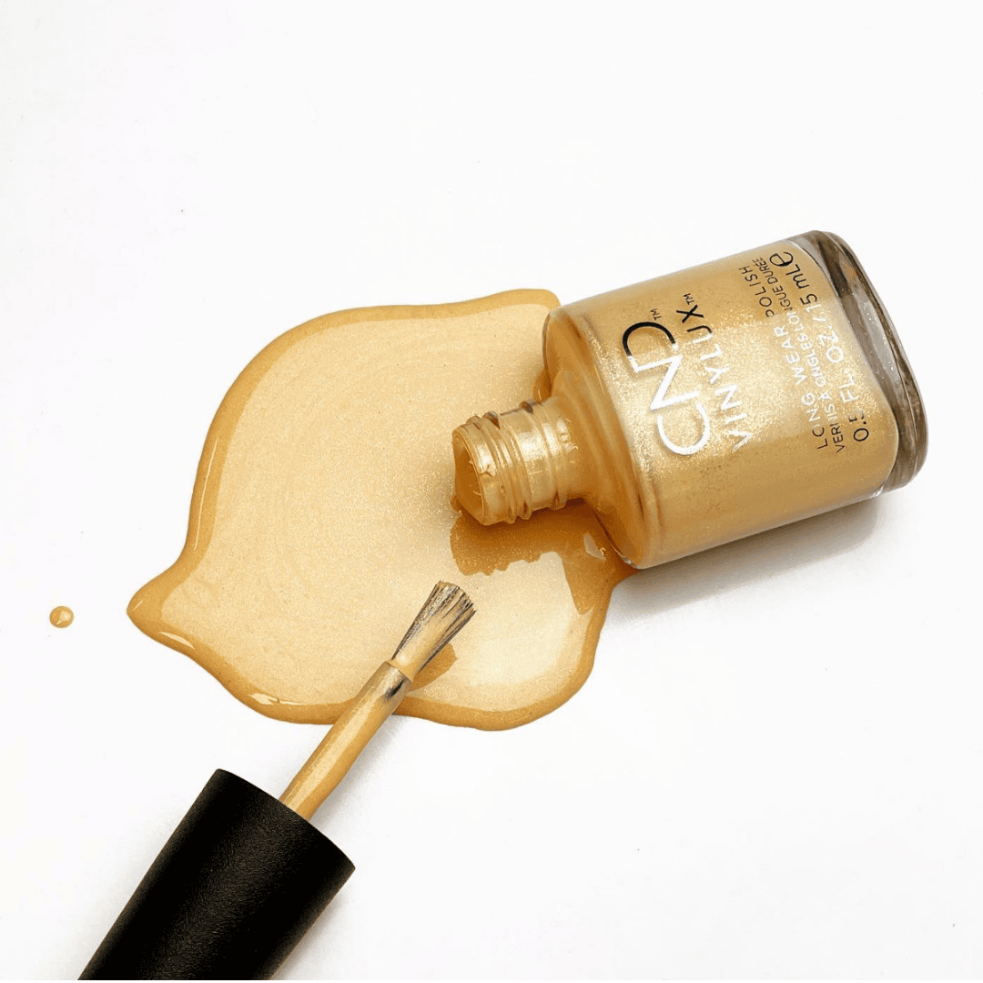 CND Vinylux Seeing Citrine #440 – Okkerfarvet glitter på negle