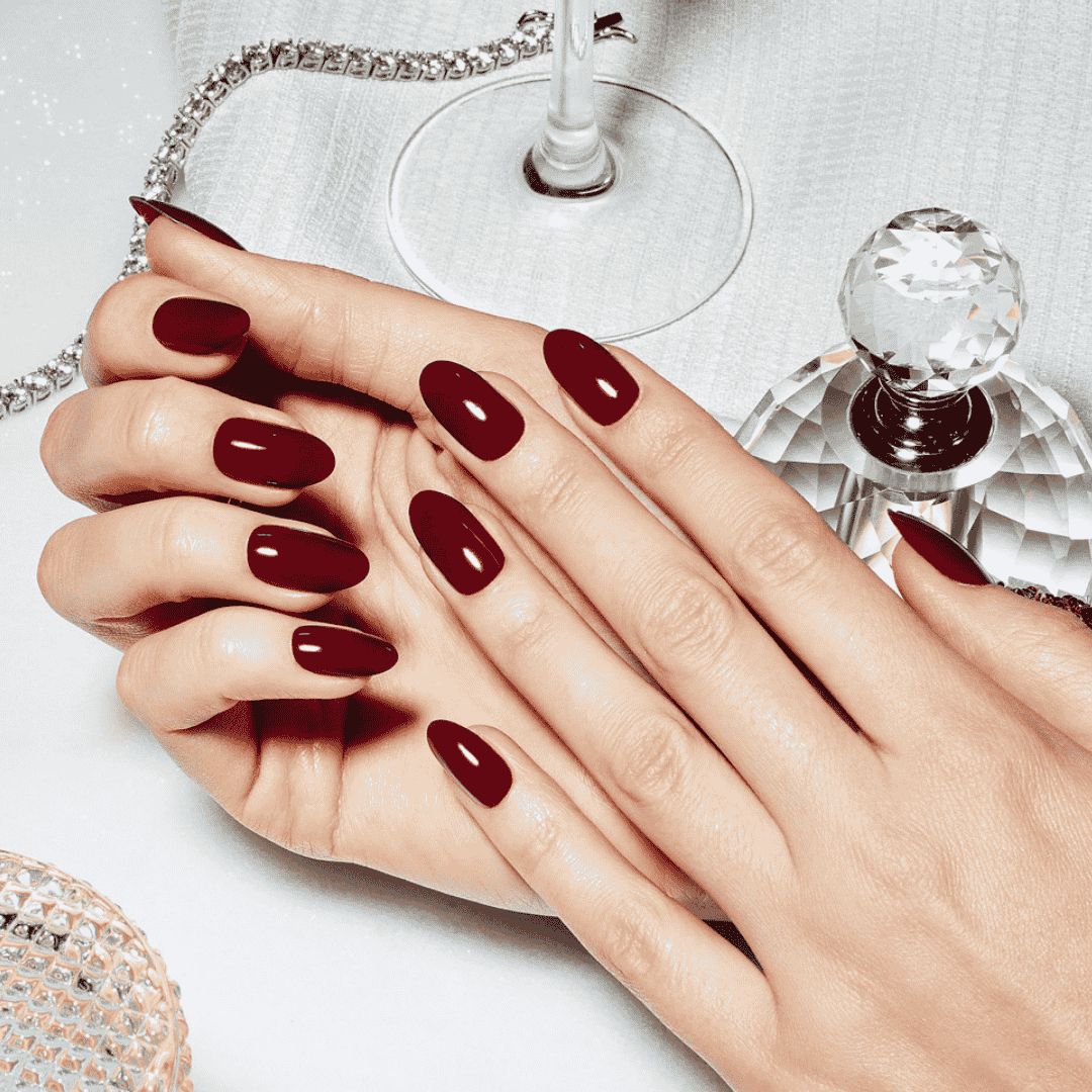 CND Vinylux Signature Lipstick #390 – Dyb bordeauxrød neglelak på negle