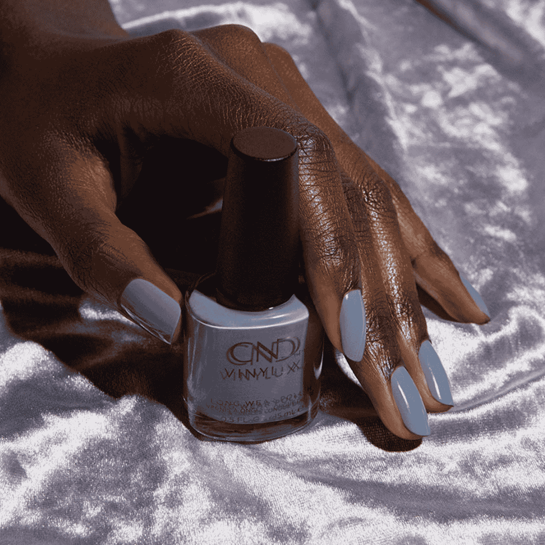 CND Vinylux Whisper #299 – Grå lak med pensel