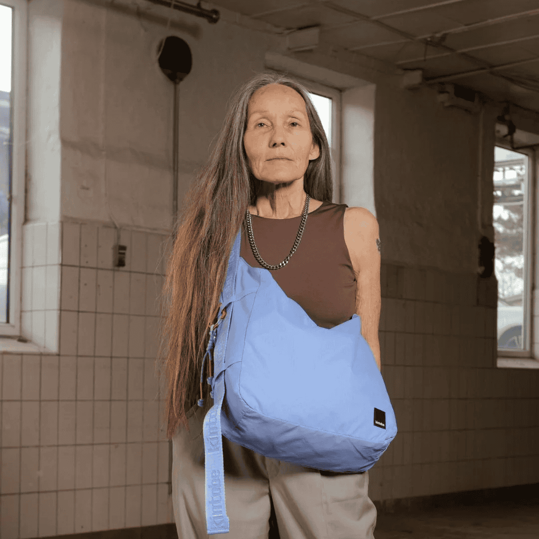 Toby Skyline Blue totebag i blå nuance set forfra