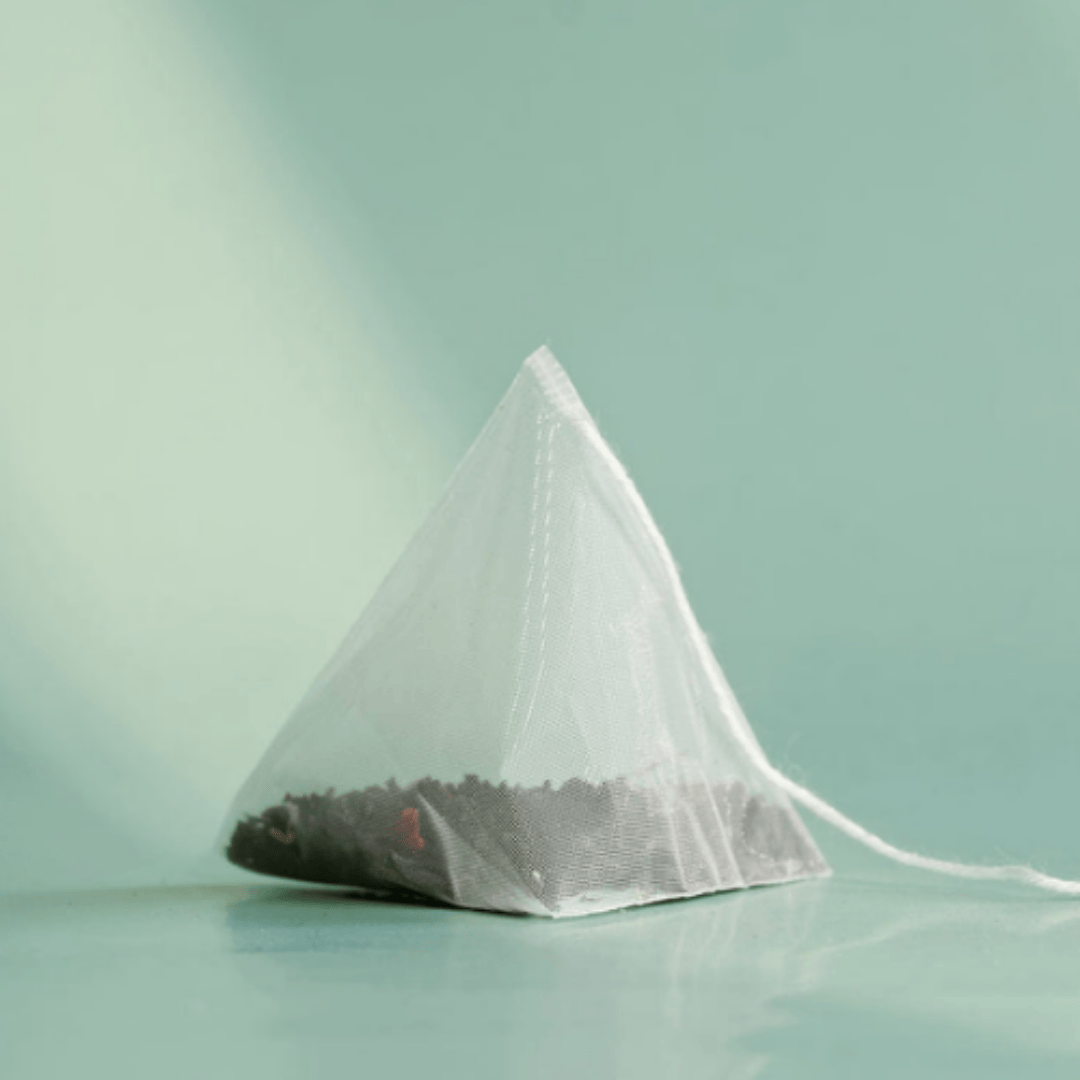 Økologisk koffeinfri ayurvedisk urtete i pyramider