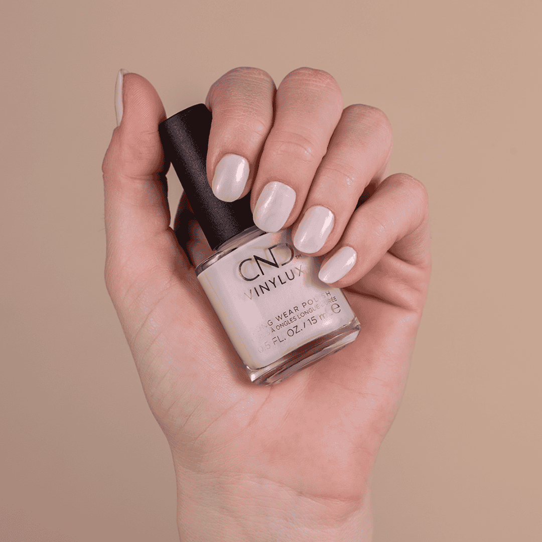 CND Vinylux Keep An Opal Mind #439 – Iriserende hvid neglelak med pensel