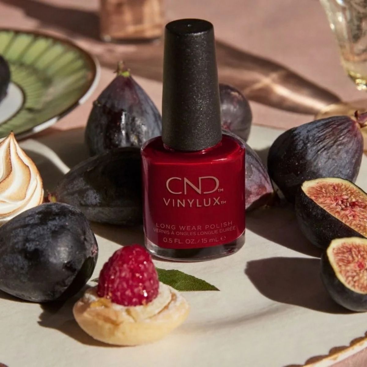 Cherry Apple CND VINYLUX klassisk mellemrød neglelak