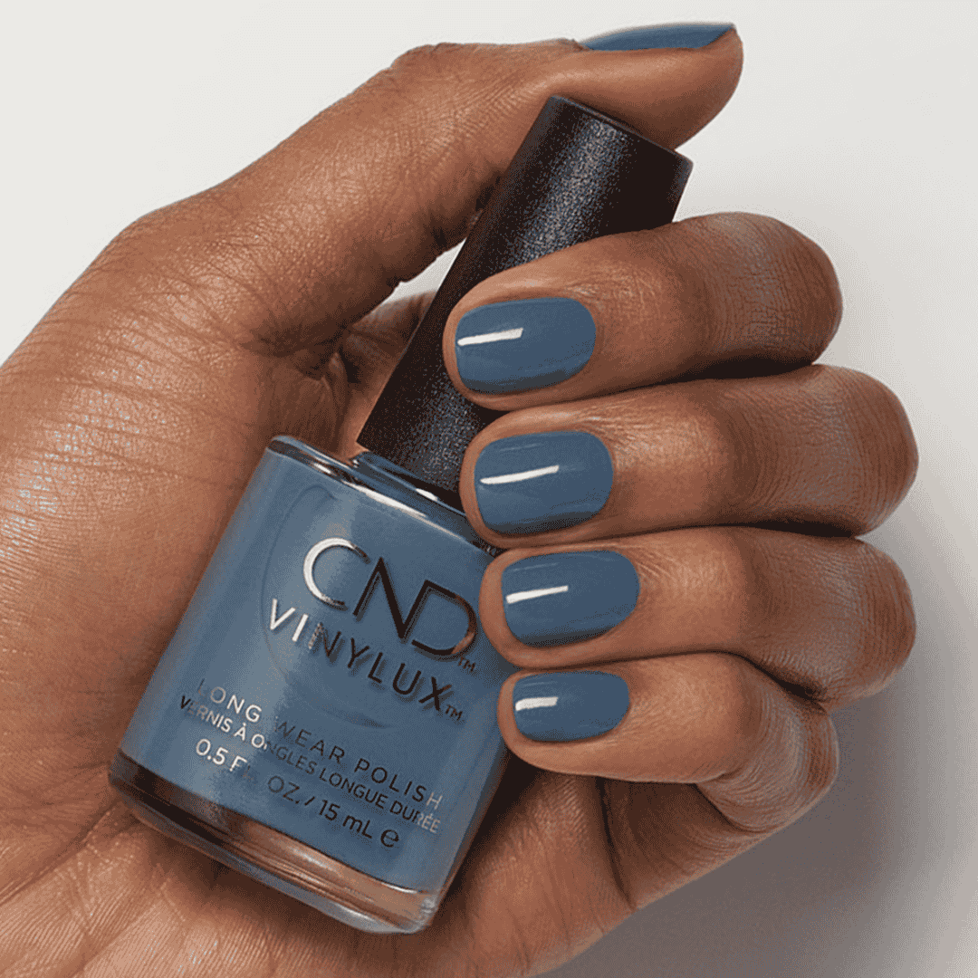 CND Vinylux Denim Patch #226 – Denimblå neglelak på negle