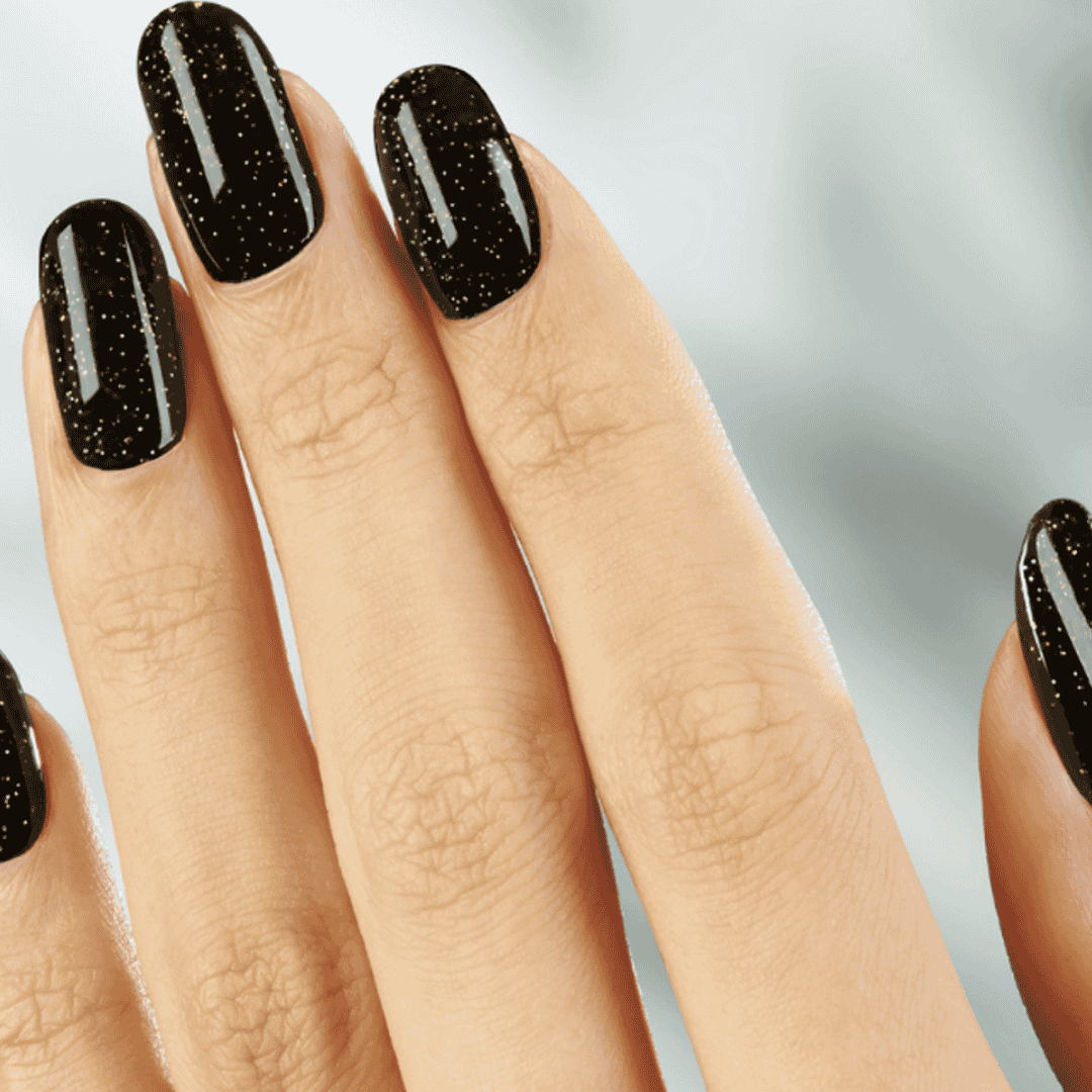 CND Vinylux Opulent Onyx #483 – Sort holografisk glitter neglelak i lys