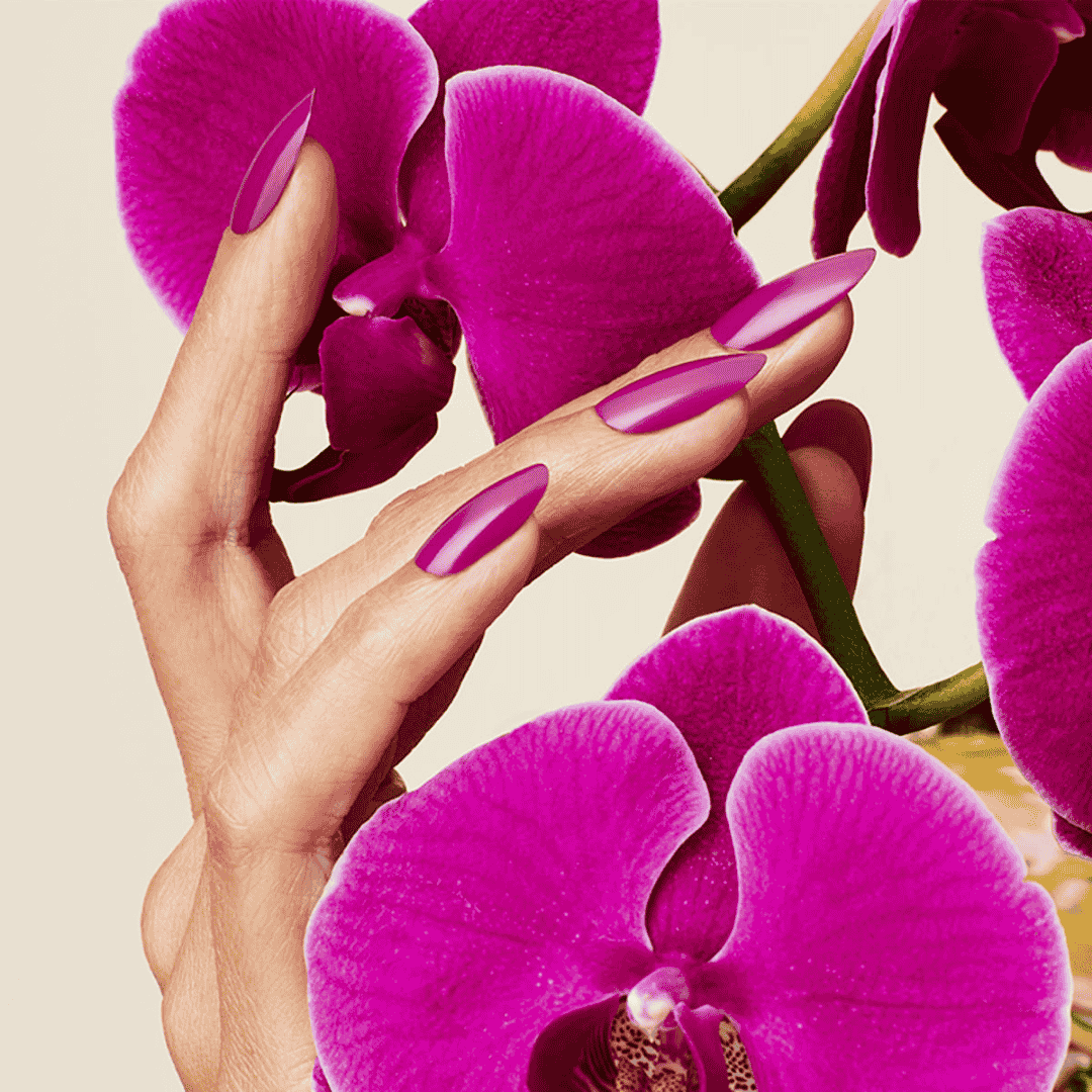 CND Vinylux Orchid Canopy #407 – Kraftfuld magenta neglelak på negle