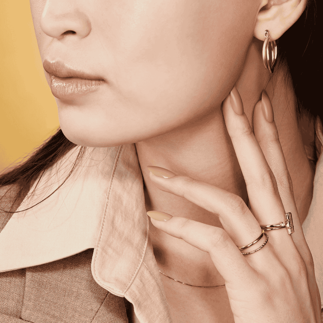 CND Vinylux Wrapped In Linen #384 – Neutral neglelak på negle